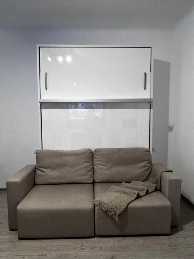 Cosy And Stylish Studio Бухарест Екстер'єр фото